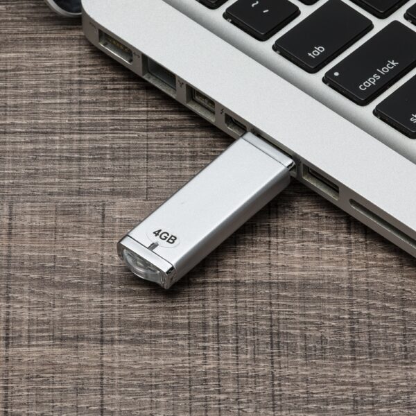 19 Pen Drive Super Talent 4GB/8GB